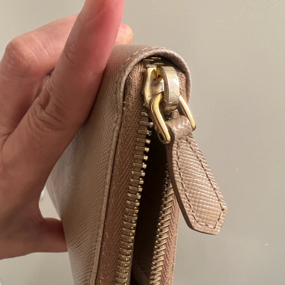 PRADA zippy long wallet !πβ€οΈ - Picture 2 of 12